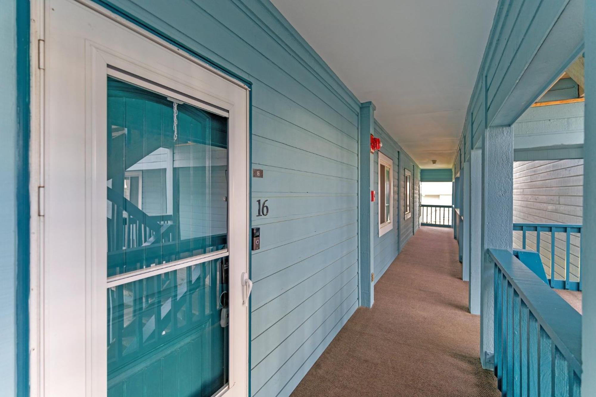 Hang Ten Hideaway, Pool, Condo, Parking - 6 Person Max Occupancy Carolina Beach Exterior photo