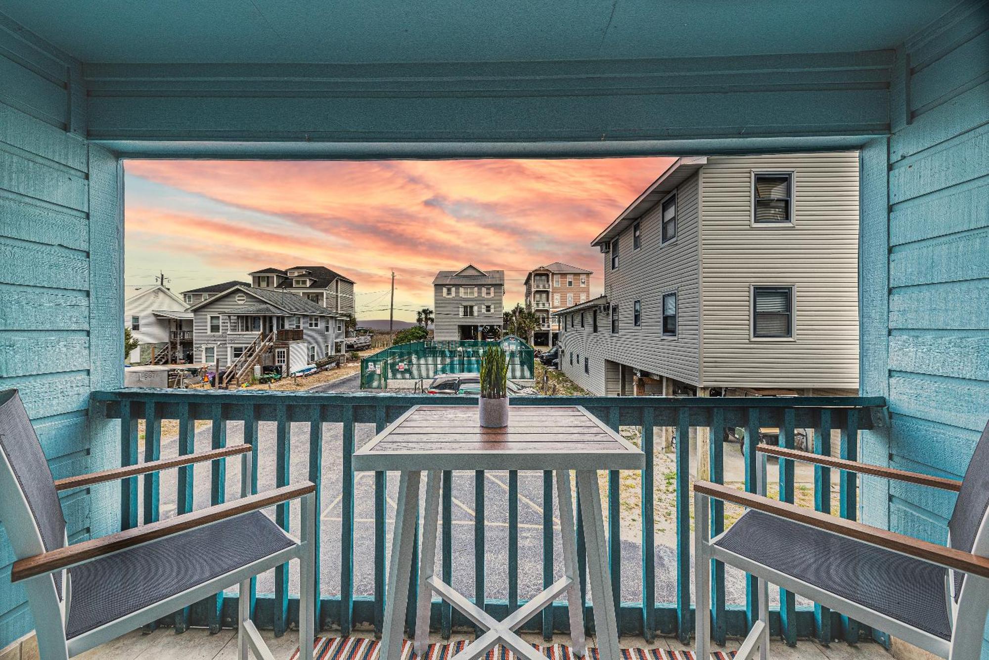 Hang Ten Hideaway, Pool, Condo, Parking - 6 Person Max Occupancy Carolina Beach Exterior photo
